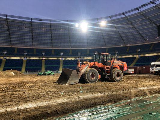 koparka na stadionie